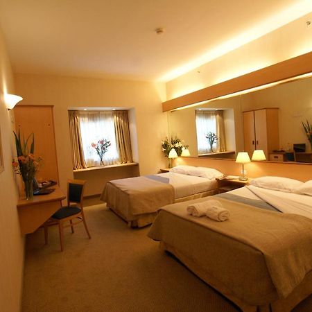 Hotel Aeroparque Inn & Suites Buenos Aires Bagian luar foto