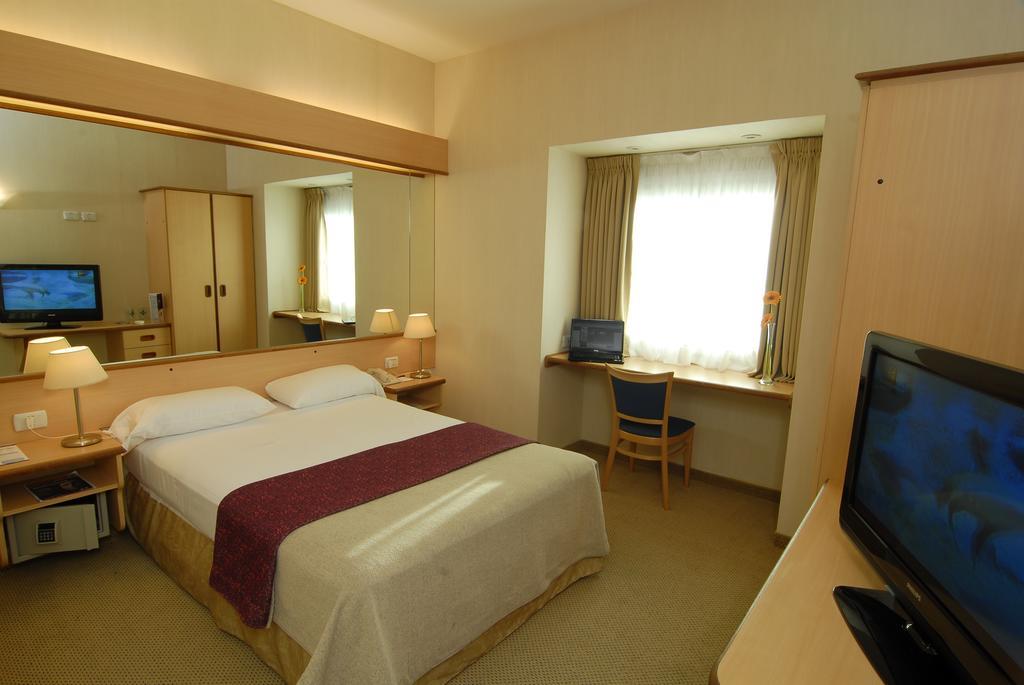 Hotel Aeroparque Inn & Suites Buenos Aires Bagian luar foto