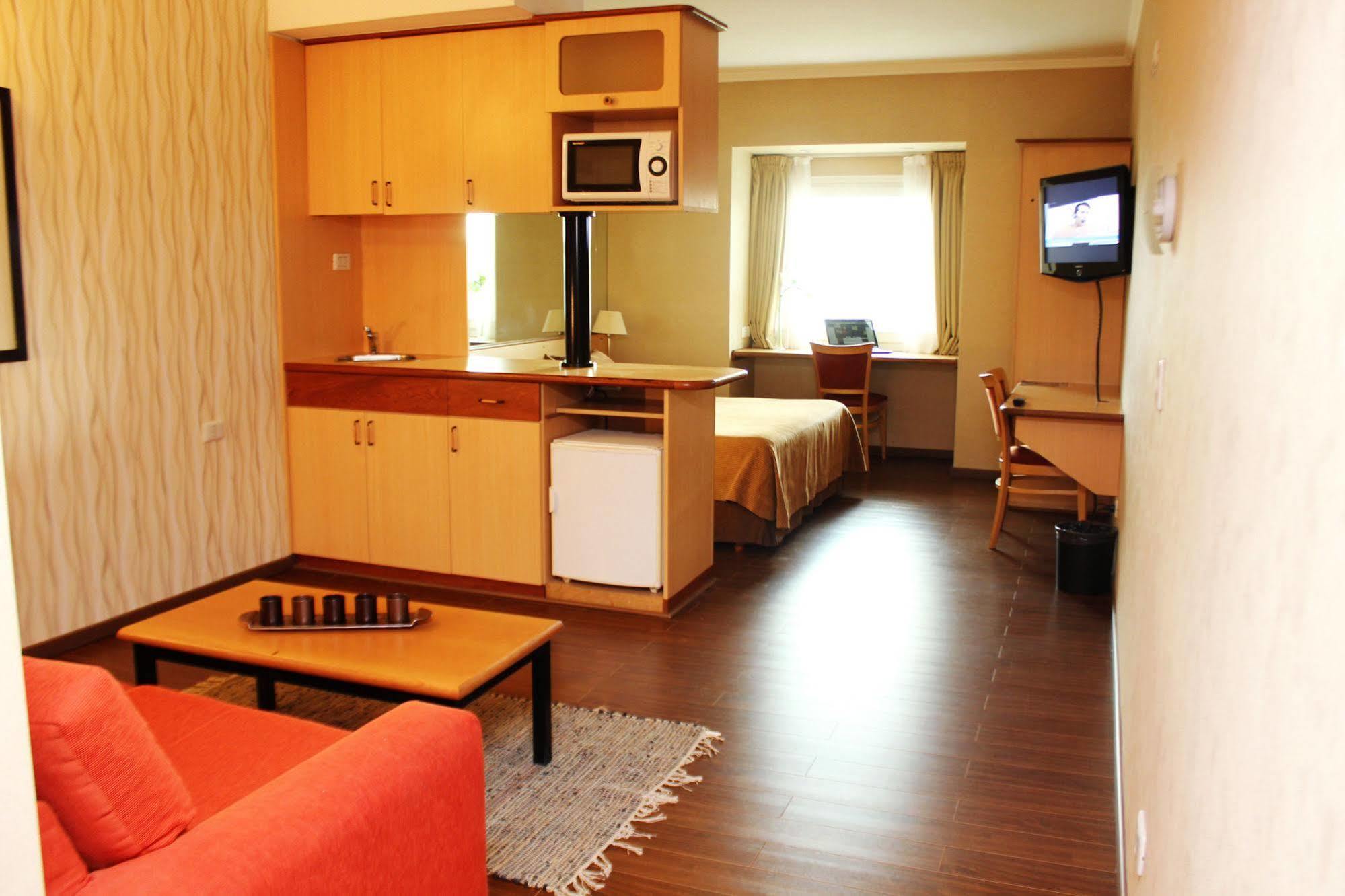 Hotel Aeroparque Inn & Suites Buenos Aires Bagian luar foto