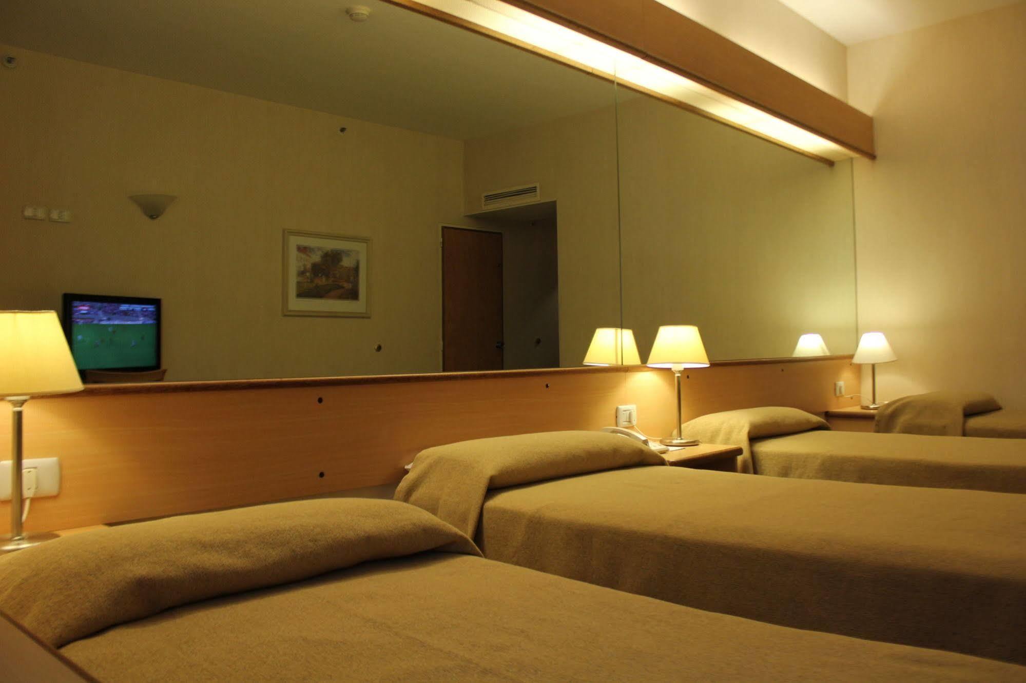 Hotel Aeroparque Inn & Suites Buenos Aires Bagian luar foto