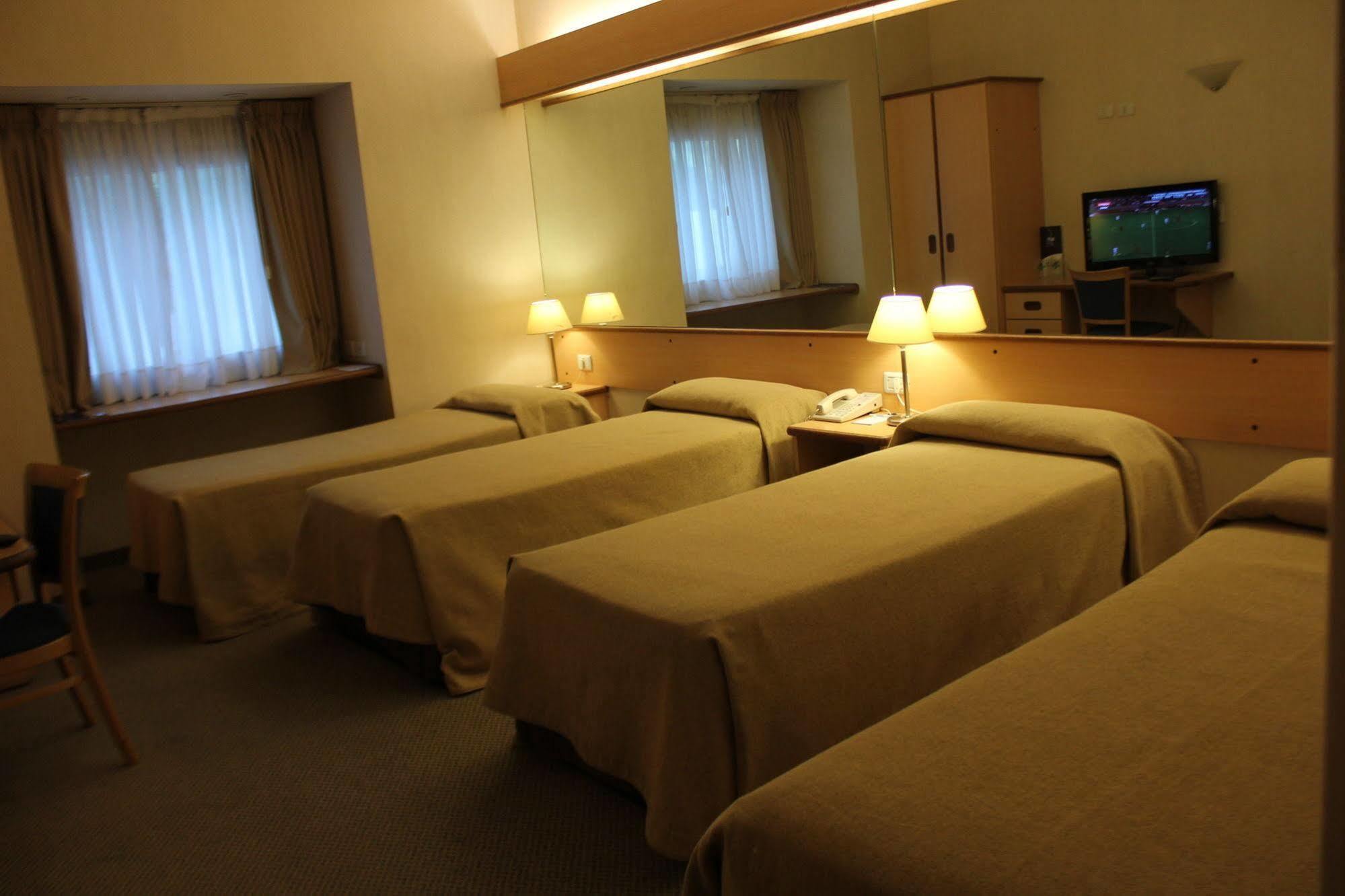 Hotel Aeroparque Inn & Suites Buenos Aires Bagian luar foto