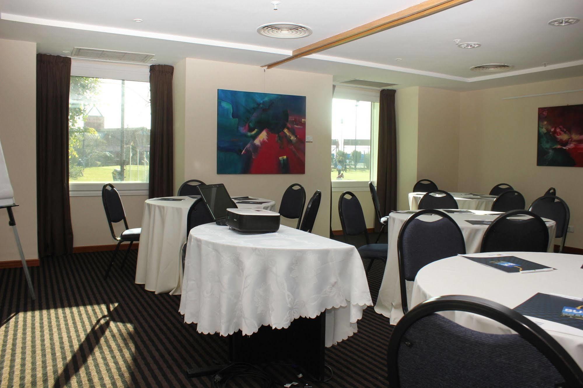 Hotel Aeroparque Inn & Suites Buenos Aires Bagian luar foto