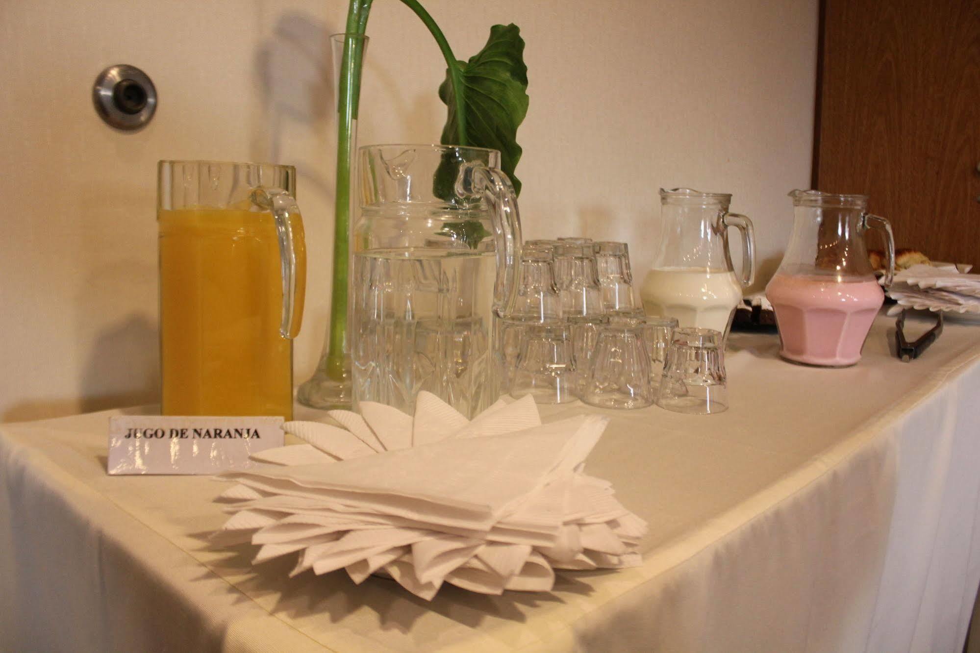 Hotel Aeroparque Inn & Suites Buenos Aires Bagian luar foto