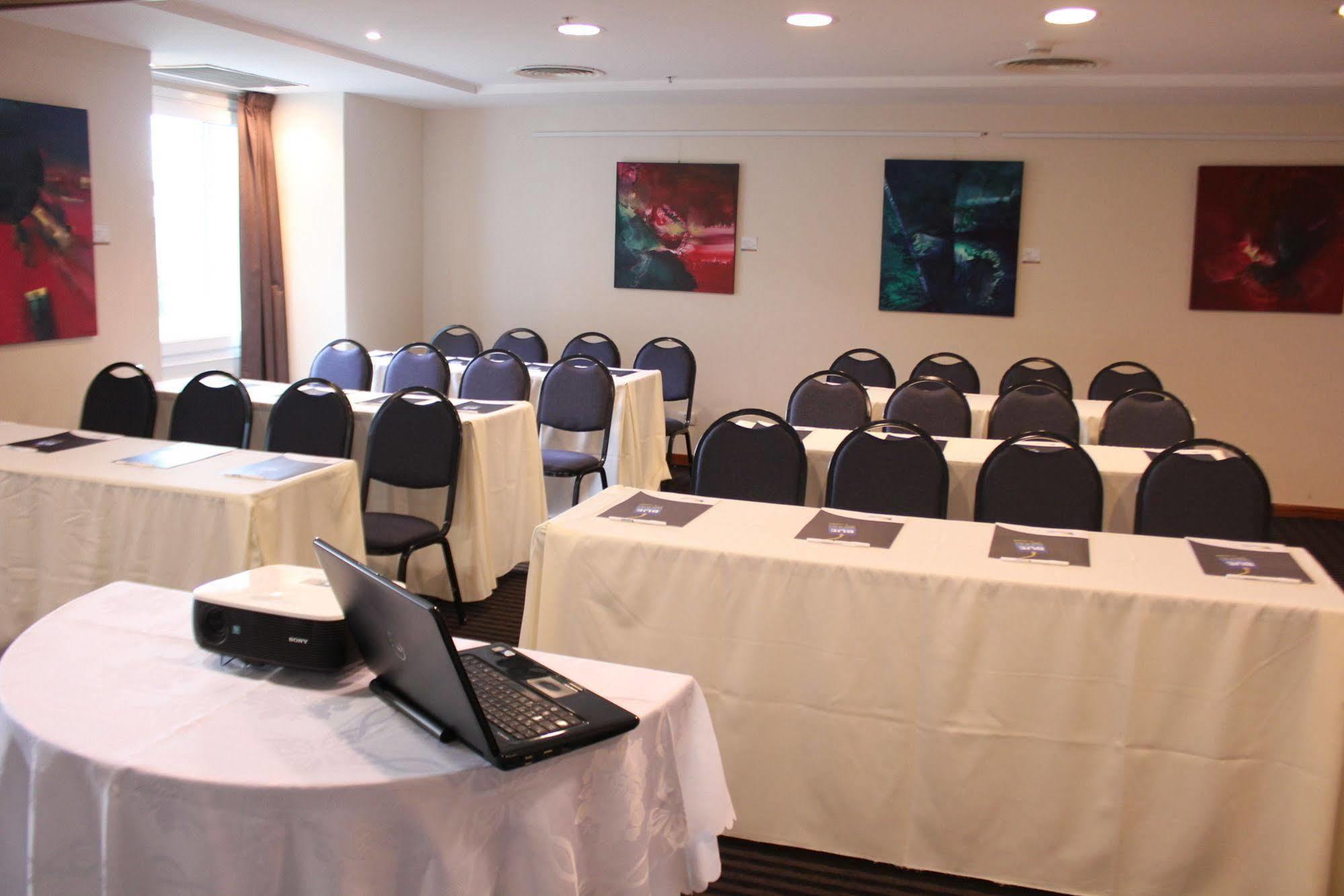 Hotel Aeroparque Inn & Suites Buenos Aires Bagian luar foto