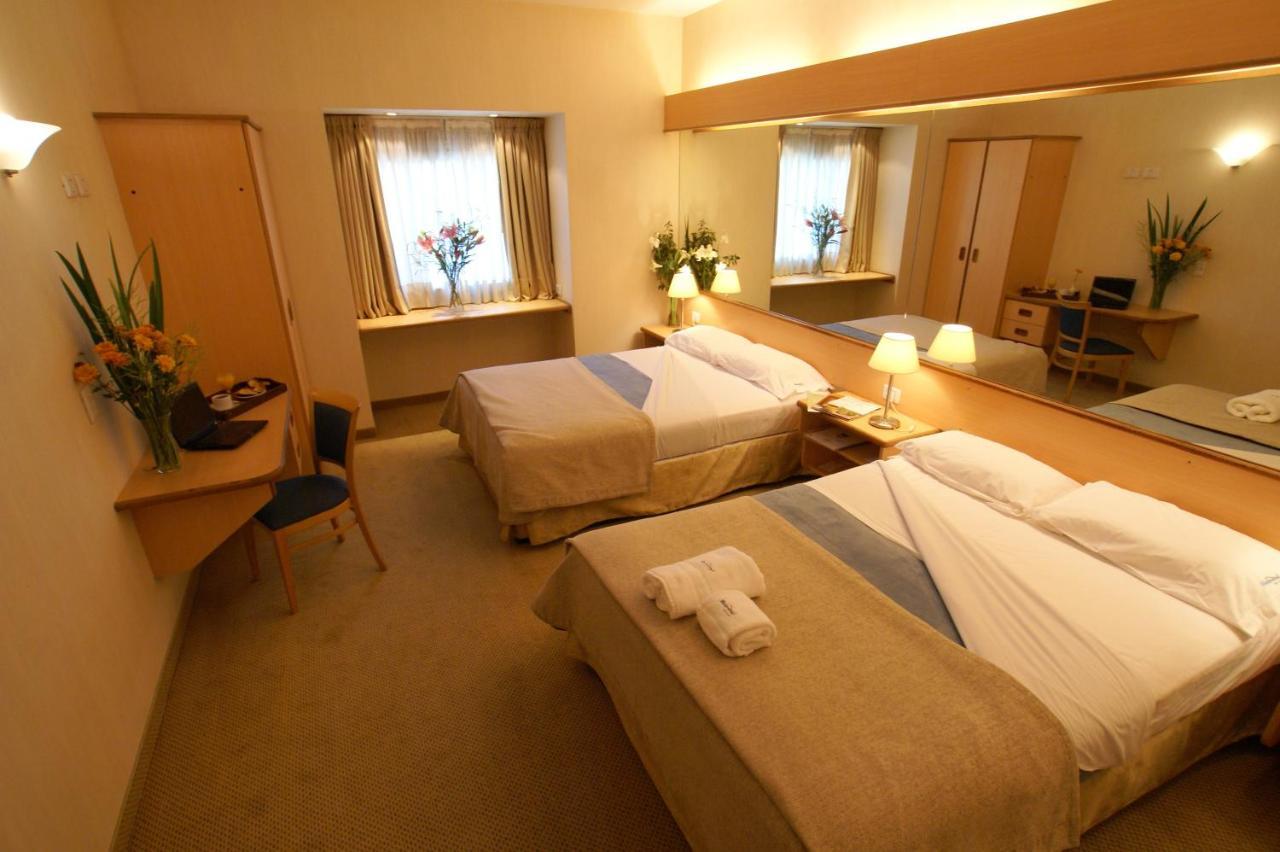 Hotel Aeroparque Inn & Suites Buenos Aires Bagian luar foto