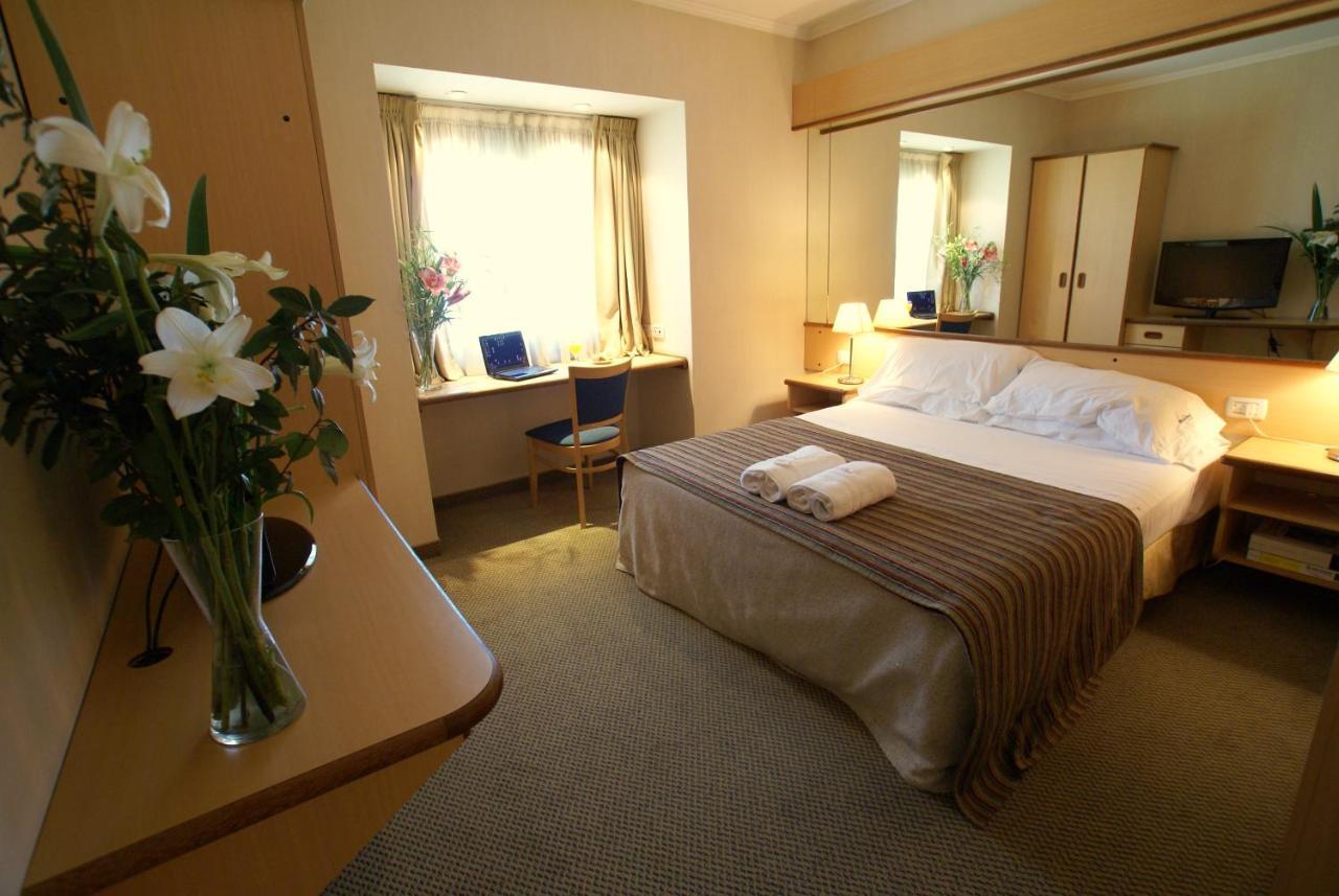 Hotel Aeroparque Inn & Suites Buenos Aires Bagian luar foto